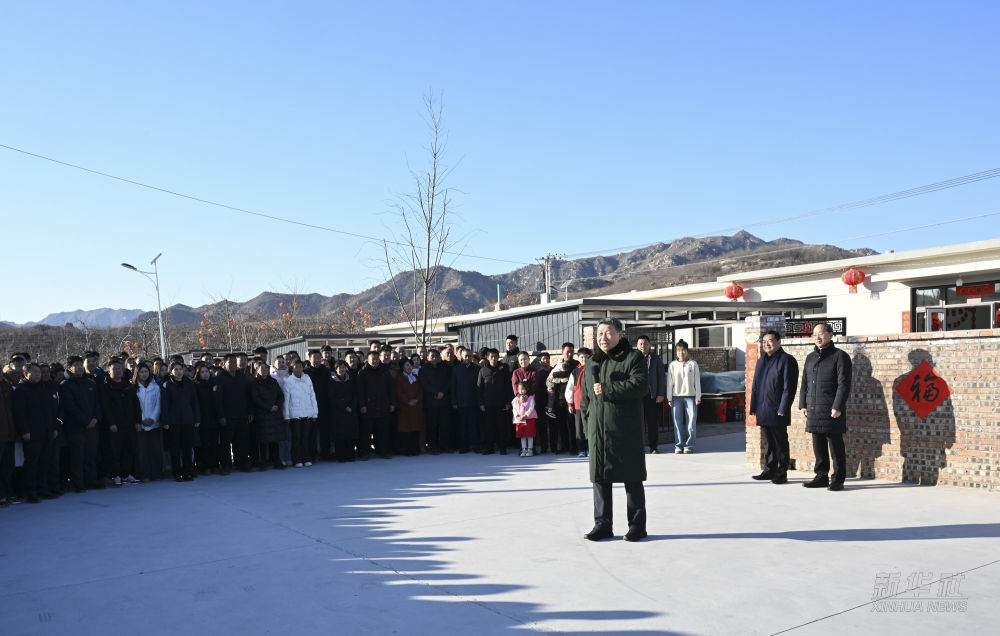 习近平在辽宁葫芦岛市看望慰问受灾群众(图8)