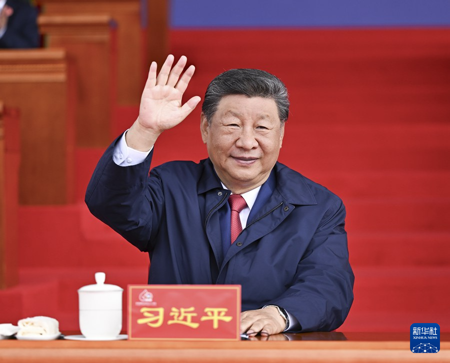 西藏自治区成立60周年庆祝大会隆重举行 习近平出席大会(图3)