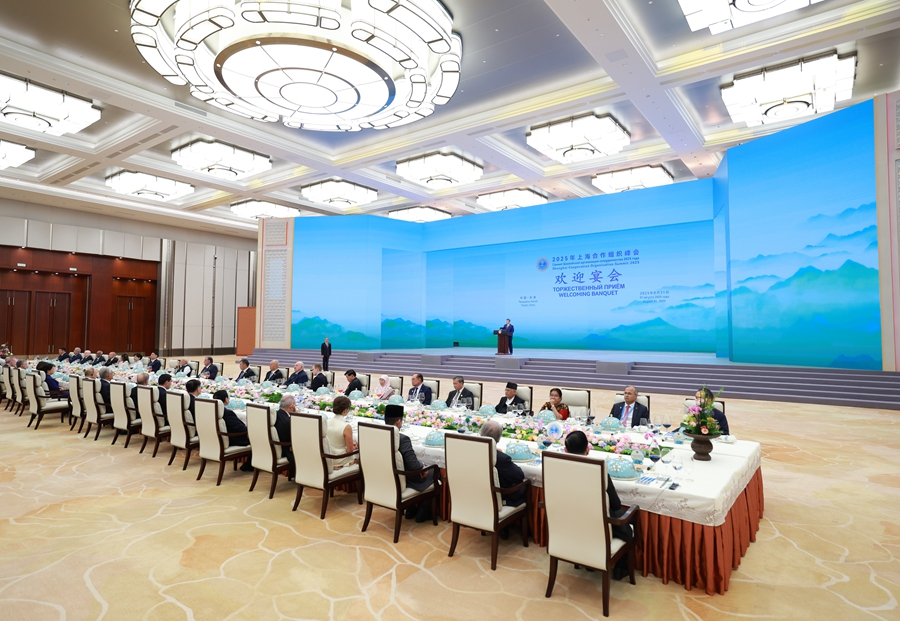 上合组织天津峰会丨习近平和彭丽媛为出席2025年上海合作组织峰会的国际贵宾举行欢迎宴会(图4)