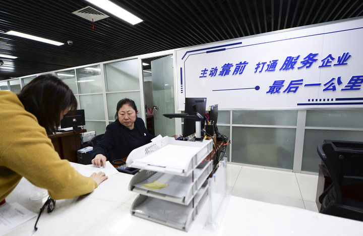 思想之光照亮奋进之路——以习近平同志为核心的党中央引领中国经济社会高质量发展迈向新境界(图11)