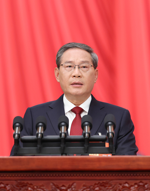 十四届全国人大四次会议在京开幕 习近平等在主席台就座(图4)