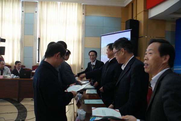 “两型社会”建设与战略性新兴产业发展研讨会在长召开(图3) “两型社会”建设与战略性新兴产业发展研讨会在长召开(图3)