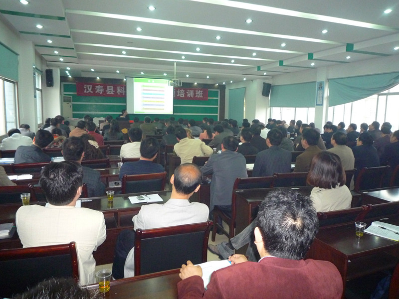 陈文胜研究员应邀在汉寿县作学术报告(图2) 陈文胜研究员应邀在汉寿县作学术报告(图2)