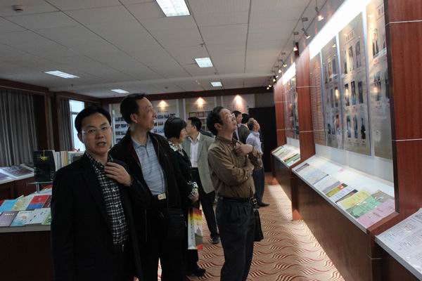 《中国中部地区发展报告(2013)》中部蓝皮书编撰工作会议在我院召开(图2) 《中国中部地区发展报告(2013)》中部蓝皮书编撰工作会议在我院召开(图2)