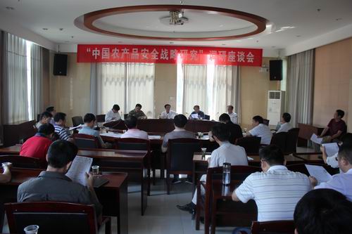 我院召开2012年度国家社会科学基金重大项目(第四批)招标选题部署会(图2) 我院召开2012年度国家社会科学基金重大项目(第四批)招标选题部署会(图2)