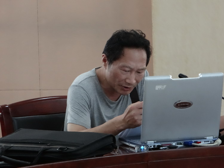 我院举办学术沙龙探讨“房价为什么控而不降”(图4) 我院举办学术沙龙探讨“房价为什么控而不降”(图4)