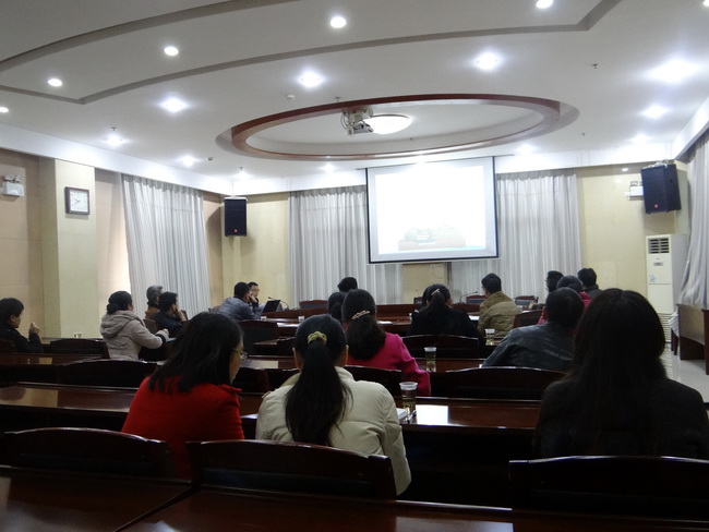 杨顺顺博士作“农业营养盐排放控制政策仿真”学术讲座(图1) 杨顺顺博士作“农业营养盐排放控制政策仿真”学术讲座(图1)